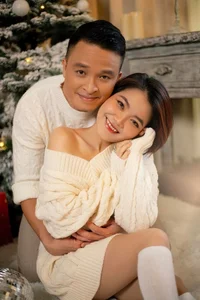 Khanh Thi and Phan Hien Celebrate an Early Christmas with Their Children - image 0