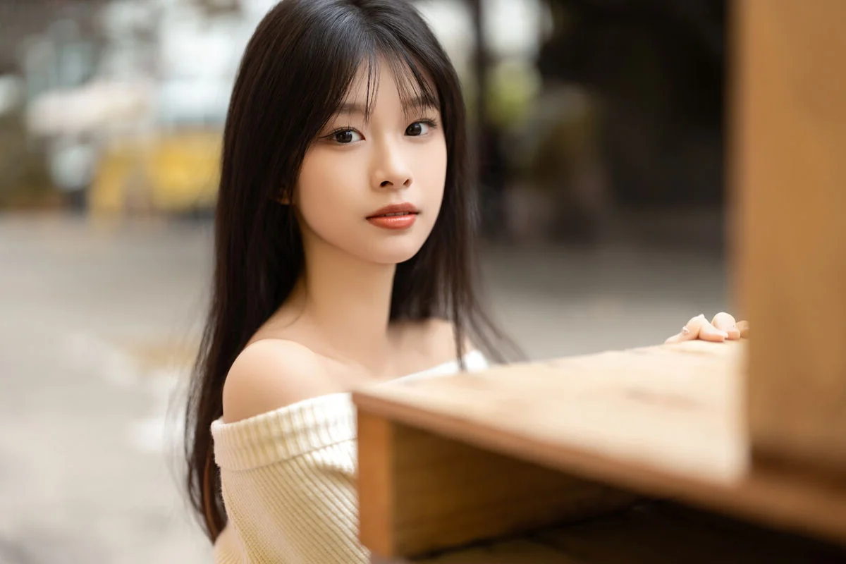 Capturing the Soft Essence of Autumn with Xiao Le Ge Fei Xiang