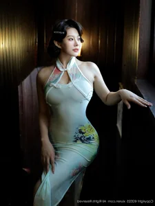 Elegant Modern Cheongsam Fashion and Oriental Aesthetic Photography: XiuRen No.10749 Featuring the Graceful Lilyanna - image 25