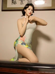 Elegant Modern Cheongsam Fashion and Oriental Aesthetic Photography: XiuRen No.10749 Featuring the Graceful Lilyanna - image 7