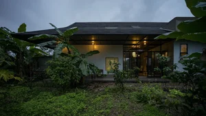 Cozy Modern One-Story House Nestled in the Lush Forests of Quang Nam - image 2