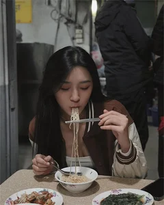 The Viral Noodle Girl: How a Simple Meal Turned This Influencer Into an Overnight Internet Sensation - image 9