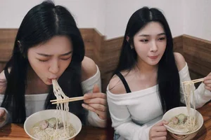 The Viral Noodle Girl: How a Simple Meal Turned This Influencer Into an Overnight Internet Sensation - image 2