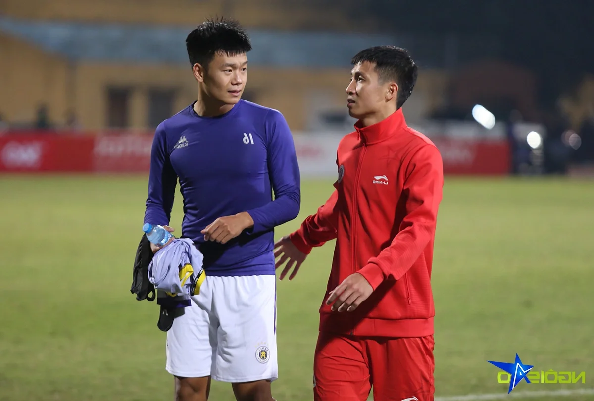 Bui Tien Dung's Daughter Braves the Cold to Support Her Father