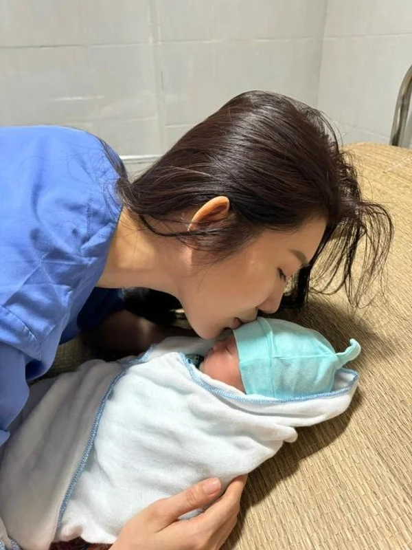Vietnamese Celebs: Phuong Linh Shines Onstage, Thanh Hang Glows Post-Marriage