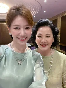 Tran Thanh’s Korean Mother-in-Law Captivates Fans with Elegant and Youthful Beauty - image 1