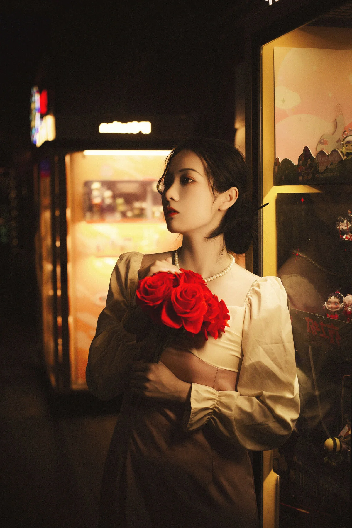 YiTuYu Art Language Vol.9813: Minimalist Portraiture with Li Xiao Xin (15P)