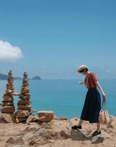 Hai Tu Redefines Beach Style with Minimalist and Elegant Look - image 8
