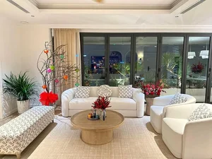 Luxury Living: Inside the Grand Mansions of Vbiz Stars Do My Linh and Linh Rin - image 3