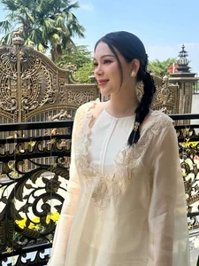 Luxury Living: Inside the Grand Mansions of Vbiz Stars Do My Linh and Linh Rin - image 7