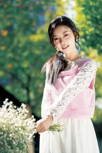 YiTuYu Art Language Vol.6840: Model Shi Xiao Wan Zi Photography Showcase - image 4