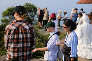 Ban Co Peak Sees Tourism Surge Following Bill Gates’ Scenic Tea Visit - image 3