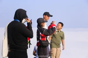 Ban Co Peak Sees Tourism Surge Following Bill Gates’ Scenic Tea Visit - image 4