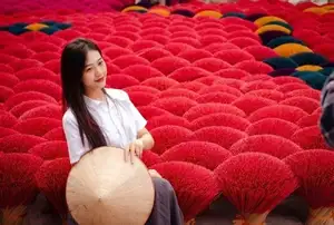 Discover Quang Phu Cau Incense Village: Vibrant Red Hue Draws Tourists Near Hanoi - image 1