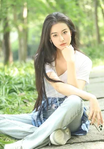 New Xiao Long Nu: The 24-Year-Old Actress Captivating Fans in the Iconic Martial Arts Role - image 5