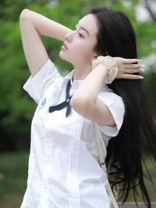 New Xiao Long Nu: The 24-Year-Old Actress Captivating Fans in the Iconic Martial Arts Role - image 1