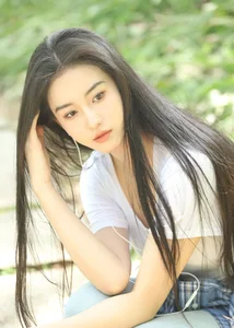 New Xiao Long Nu: The 24-Year-Old Actress Captivating Fans in the Iconic Martial Arts Role - image 9