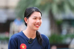 Former Swimmer Anh Vien Receives High Praise Posing Alongside Beauty Queens - image 3