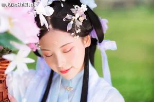 Artistic Mastery: Yi Xiao Zhi Zhi Zhi Zhi in YiTuYu Art Language Vol.4069 - image 1