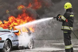 Preventing and Managing Car Fires: Gas vs. Electric Vehicles in Summer - image 3