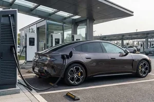 Preventing and Managing Car Fires: Gas vs. Electric Vehicles in Summer - image 4