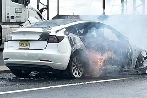Preventing and Managing Car Fires: Gas vs. Electric Vehicles in Summer - image 1