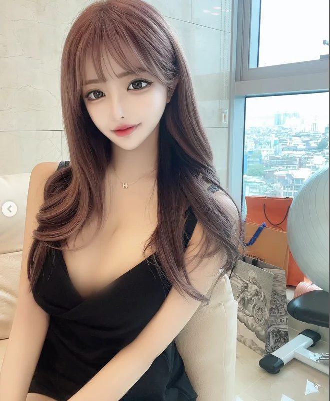 Stunning Korean Fashion Trends: Deep-Cut Styles and Curvy Aesthetic Inspiration