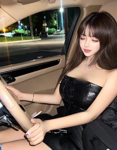 Stunning Korean Fashion Trends: Deep-Cut Styles and Curvy Aesthetic Inspiration - image 9