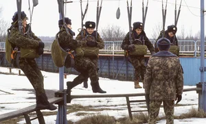Rare and Astonishing Photos of Daily Life in Russia in 1994 - image 1