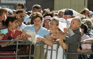 Rare and Astonishing Photos of Daily Life in Russia in 1994 - image 0