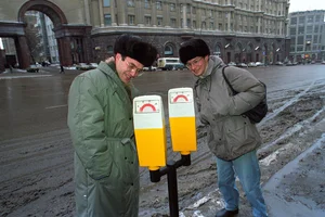 Rare and Astonishing Photos of Daily Life in Russia in 1994 - image 2