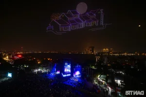 Spectacular Drone Light Show in Hanoi Features 2,025 Drones Forming a Giant Dragon - image 3