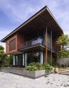 Stunning Stilt House Villa Captures International Media Attention - image 4