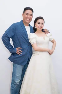 Cam Ly's Successful Marriage vs. Her Stage Partner's Life as a Content Bachelor at 44 - image 9