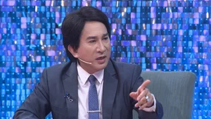 Cam Ly's Successful Marriage vs. Her Stage Partner's Life as a Content Bachelor at 44 - image 6