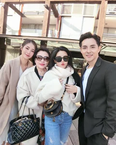 Stylish Mothers-in-Law of Vietnamese Celebrities Who Steal the Spotlight - image 4