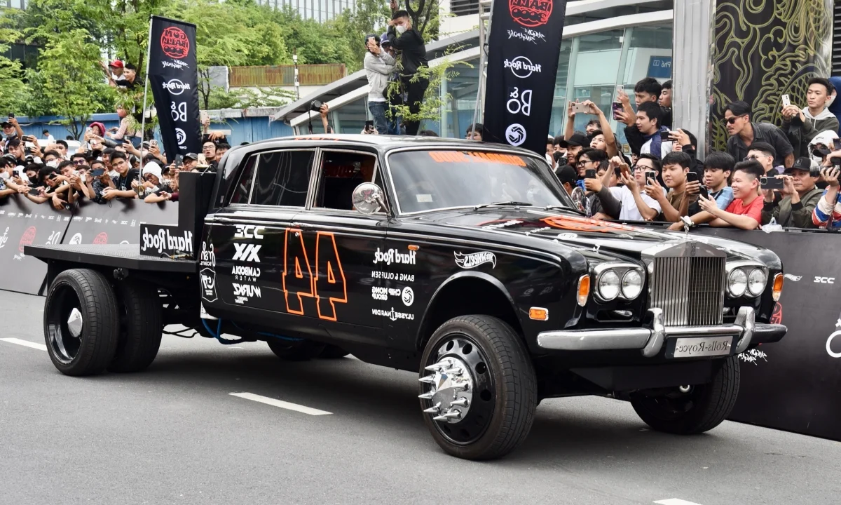 Global Supercar Gathering in Vietnam: 100 Exotic Vehicles from 40 Countries