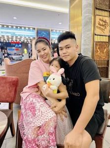 Actress Le Phuong Shares Family Photoshoot and Explains Stepson's Absence - image 3