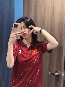 Vietnamese Women's National Team Star Swaps Jersey for Sweet and Chic Casual Style - image 5