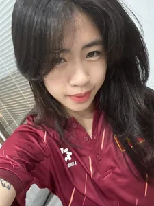 Vietnamese Women's National Team Star Swaps Jersey for Sweet and Chic Casual Style - image 3