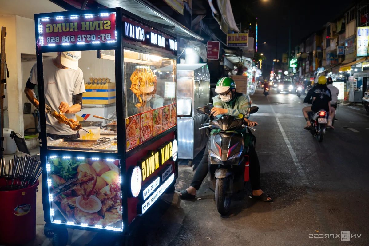 The Unprecedented Silence of a World-Famous Food Street: A Shift in Global Tourism