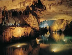 Breathtaking Underground Wonders: Inside the Middle East's Most Stunning Caves - image 6