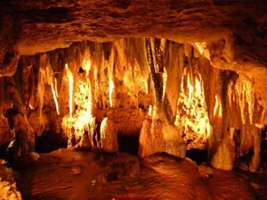 Breathtaking Underground Wonders: Inside the Middle East's Most Stunning Caves - image 5