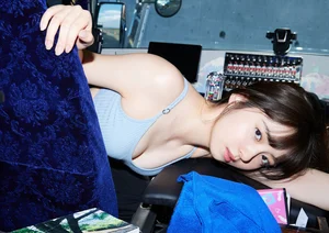 Suzuka Tsukada Photo Book Collection Tsuka Momoda 51 Page Visual Set - image 4