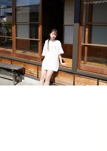 Suzuka Tsukada Photo Book Collection Tsuka Momoda 51 Page Visual Set - image 1