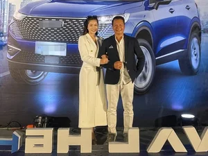 Shark Hung’s Wife Thu Trang Defines Quiet Luxury with Elegant Matching Outfits - image 14