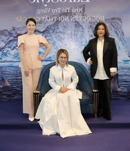 Shark Hung’s Wife Thu Trang Defines Quiet Luxury with Elegant Matching Outfits - image 3