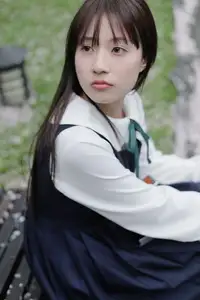 YiTuYu Vol.8649 Xiao Zi: Gentle Spring Beauty, an Aesthetic Portrait Amidst Blossoms. - image 18