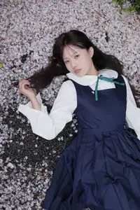 YiTuYu Vol.8649 Xiao Zi: Gentle Spring Beauty, an Aesthetic Portrait Amidst Blossoms. - image 13