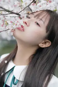 YiTuYu Vol.8649 Xiao Zi: Gentle Spring Beauty, an Aesthetic Portrait Amidst Blossoms. - image 31